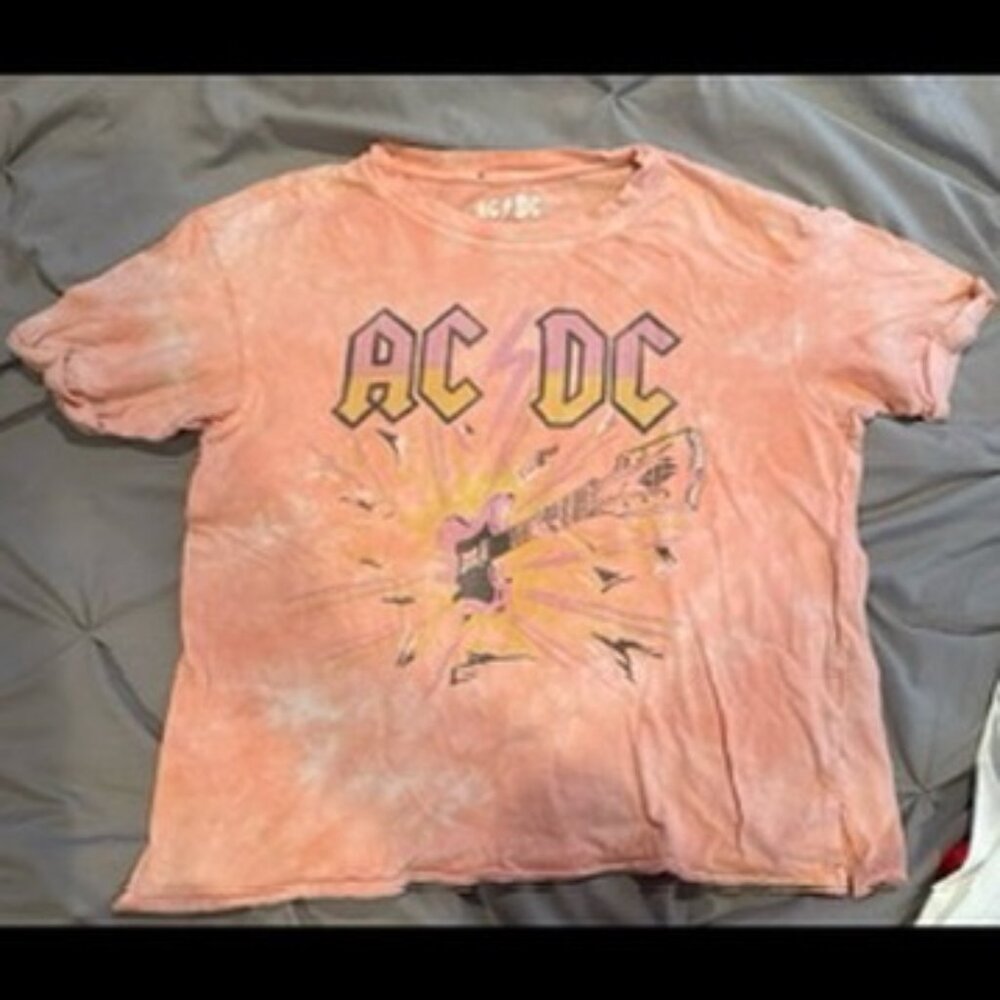Women’s AC/DC graphic tshirt